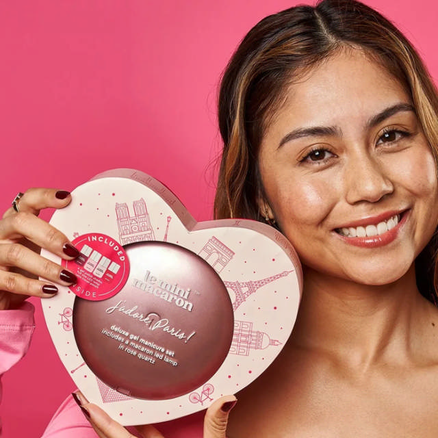 Le Mini Macaron Manicure Kit Le Maxi - J'adore Paris!